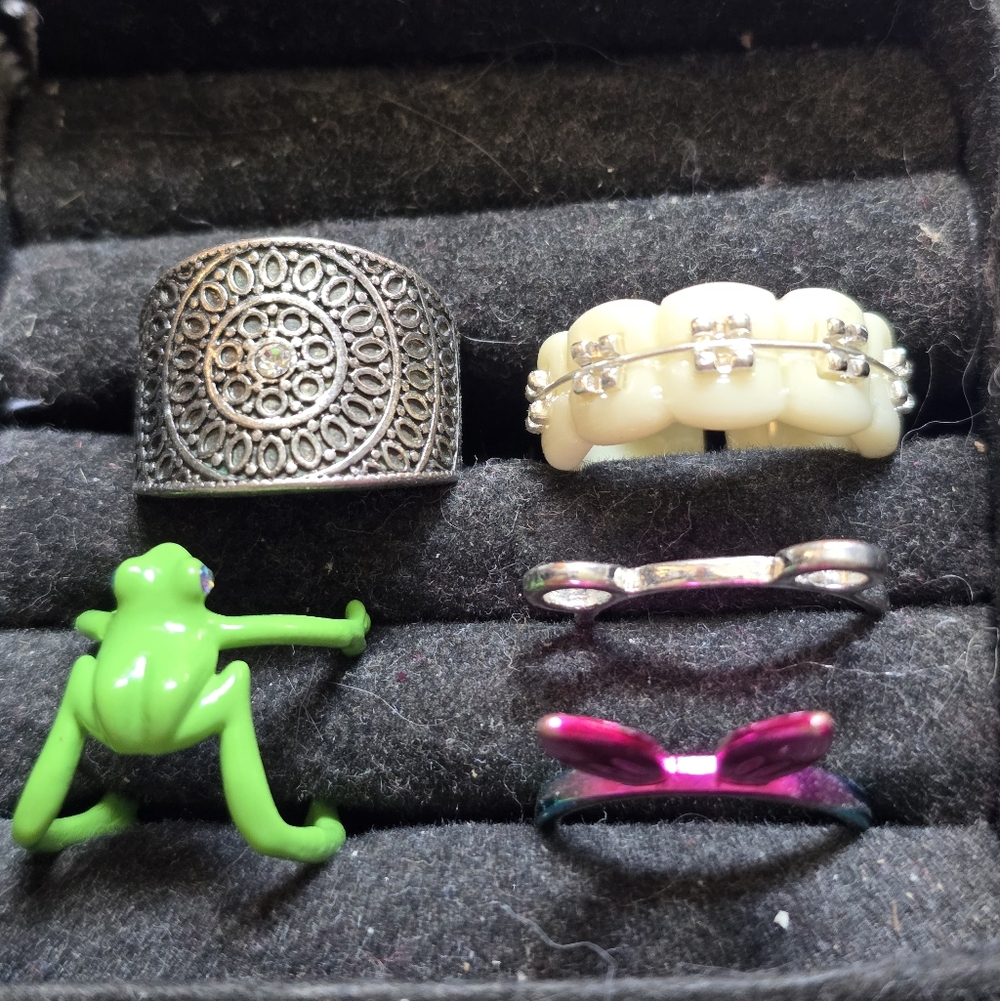 Set of 5 Unique Rings